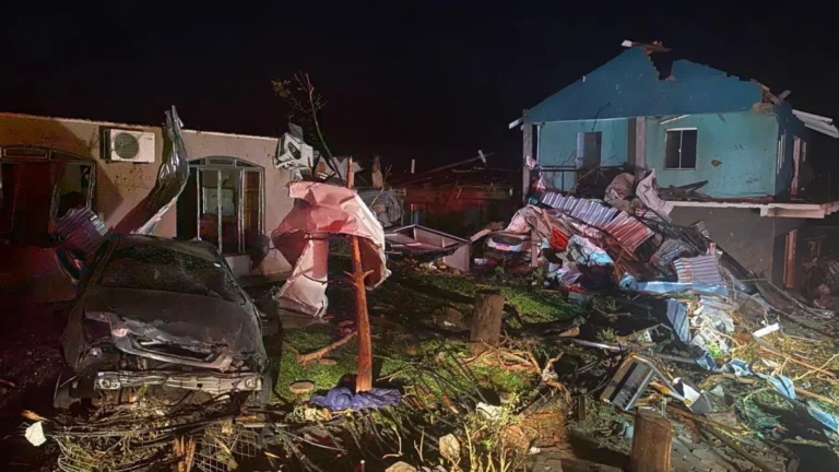 Tornado deixa 5 mortos e mais de 400 feridos no Paraná