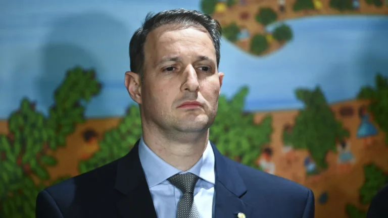 Derrite recua, desiste de mudar Lei Antiterrorismo e diz que competência da PF será preservada