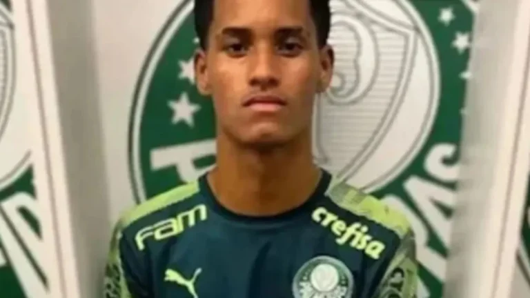 Jogador de futebol, ex-Palmeiras, é assassinado a tiros aos 19 anos