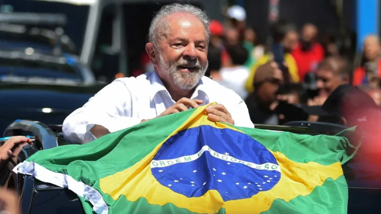 IBGE: Em um ano, 8,6 milhões de brasileiros deixaram a pobreza, e 1,9 milhão saíram da miséria