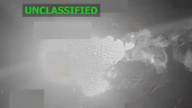 Vídeo secreto de sobreviventes sendo mortos em ataque dos EUA no Caribe choca democratas