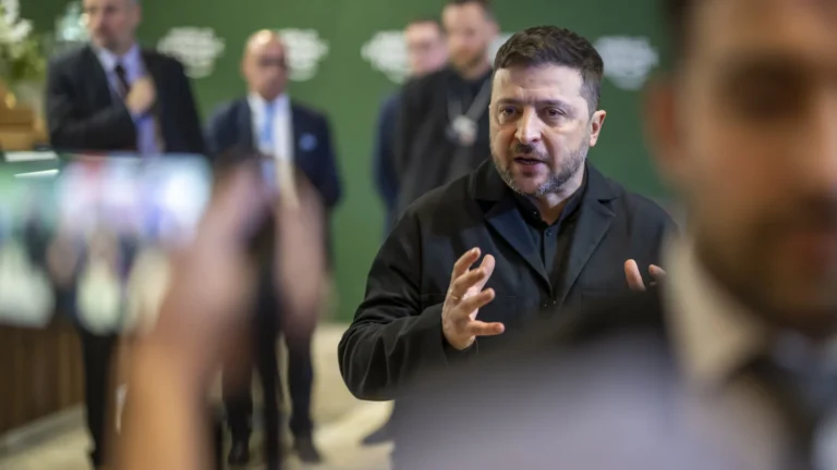 “Penso que Putin já começou (a “Terceira Guerra Mundial”)”, diz Zelensky