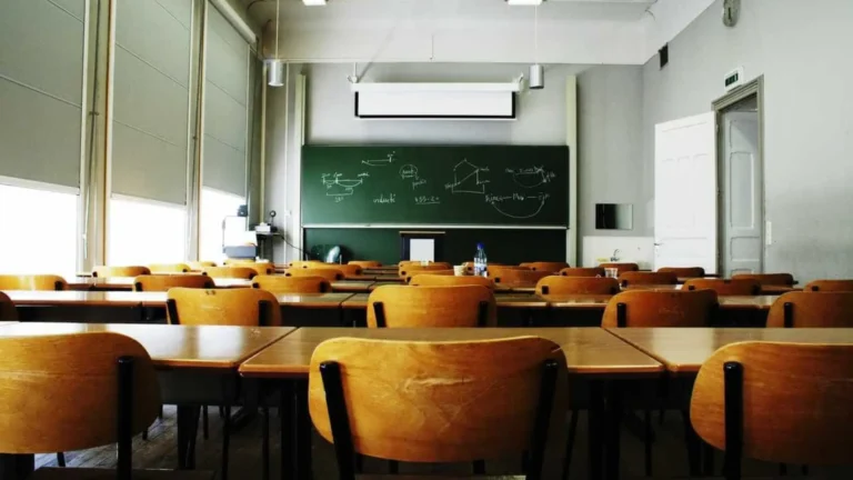 Escola usada como abrigo é esvaziada por risco alto de deslizamentos em MG