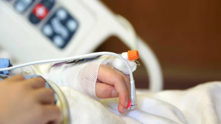 Mãe de menino com coração ‘queimado’ diz: “Enquanto respirar, está vivo”