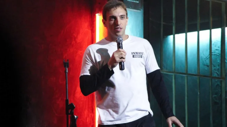 Leo Lins é absolvido de condenação de oito anos de prisão e celebra nas redes sociais
