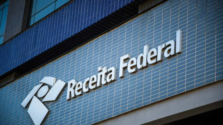 Receita paga lote da malha fina do Imposto de Renda de fevereiro