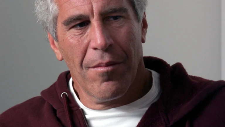 Arquivos expõem como elite global circulou ao redor de Epstein