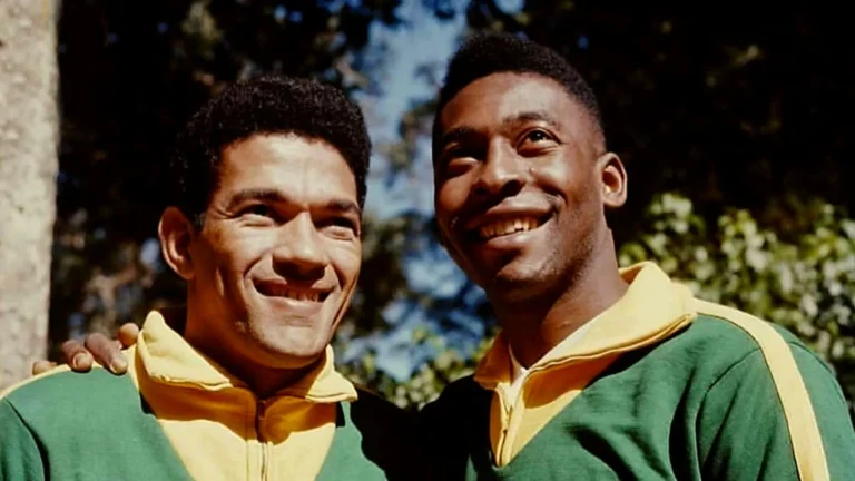 Morre o barbeiro que moldou o topete do Rei Pelé
