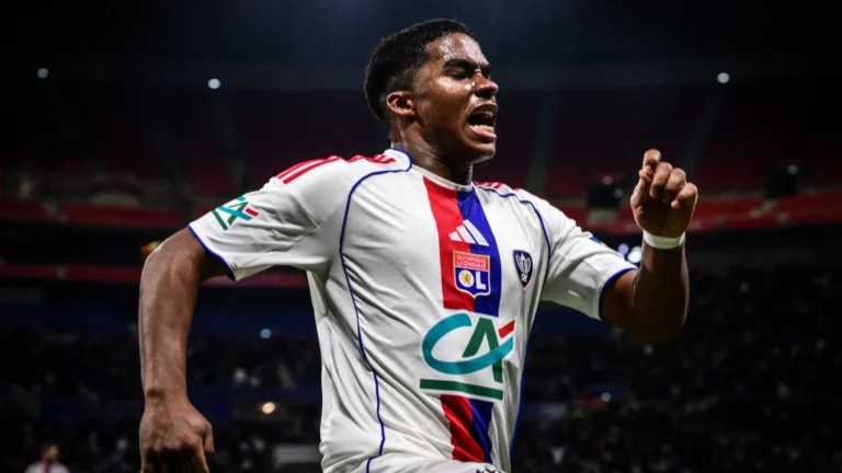 Endrick é eleito melhor jogador de janeiro do Francês em seu 1º mês no Lyon