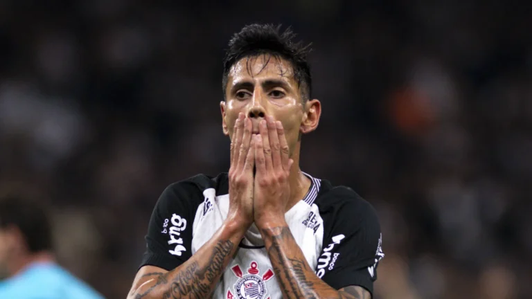 Após novela, Corinthians anuncia renovação com o lateral Angileri