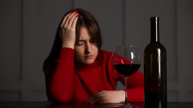 Bebidas que agravam sintomas de depressão (e não é só o álcool)