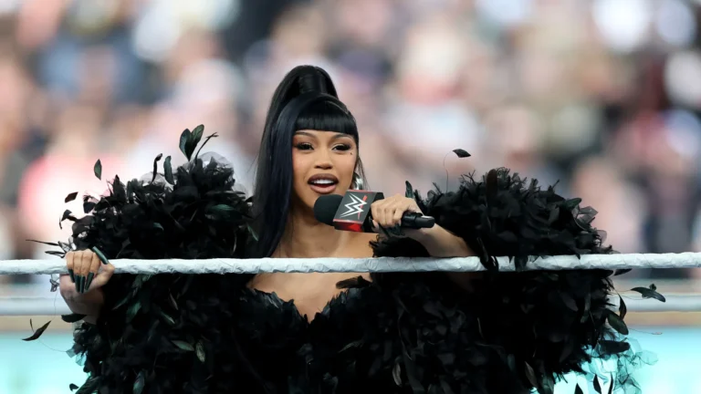 Cardi B cai durante show em Las Vegas; vídeo