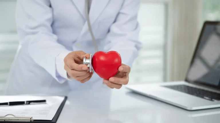 6 hábitos que protegem a saúde do coração, segundo cardiologistas