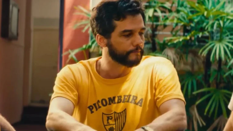 Camisas amarelas da Pitombeira, vistas em ‘O Agente Secreto’, tomam ruas de PE