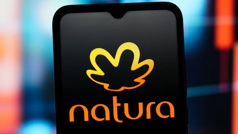 Natura vende operação da Avon na Rússia