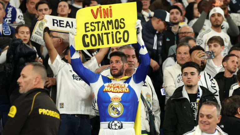 Real diz que expulsou torcedor que fez saudação nazista durante duelo com Benfica