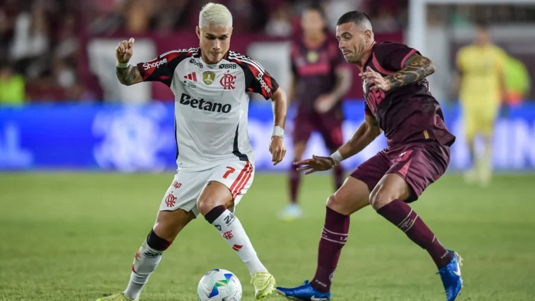 Flamengo luta, mas sucumbe diante do Lanús e perde título da Recopa
