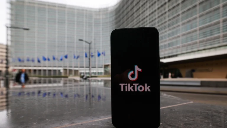 Austrália ameaça TikTok, Instagram e YouTube por não protegerem menores