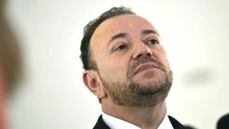 Presidente do PT diz que Flávio Bolsonaro é ‘essência do pensamento fascista’ e alerta sigla
