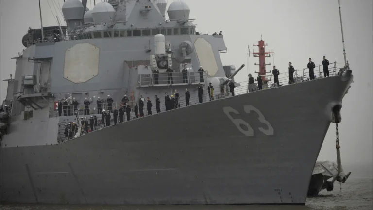 EUA enviam 2.500 fuzileiros e navio ao Oriente Médio