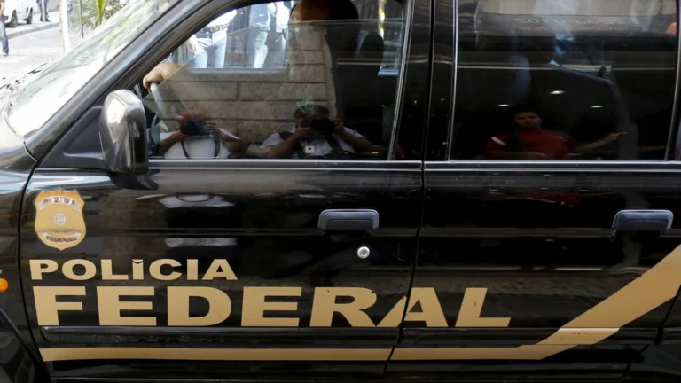 PF prende policiais civis do Rio investigados por extorquir traficantes do CV