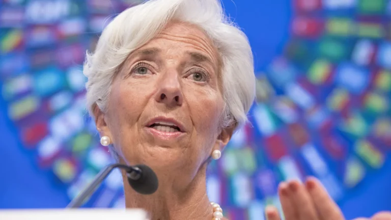 Lagarde diz que BCE terá de agir de forma ‘enérgica’ se inflação disparar