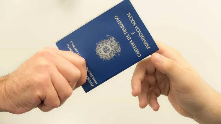 Taxa de informalidade cai no mercado de trabalho, mostra IBGE