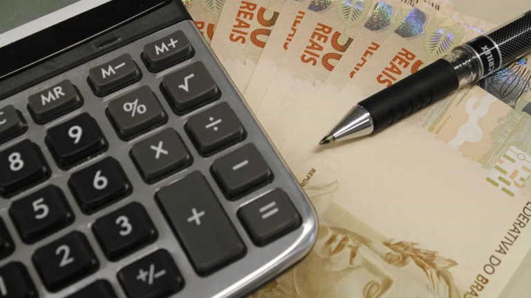Taxas de juros avançam com IPCA acima do esperado e petróleo forte