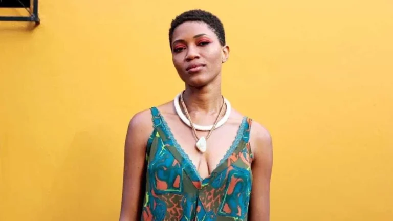 Cantora Luedji Luna retira tumor de quase 20 centímetros da perna