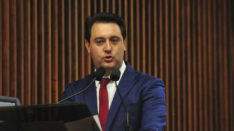 Ratinho Jr. fala em ‘virar página do atraso’ no Brasil e em volta ao setor privado