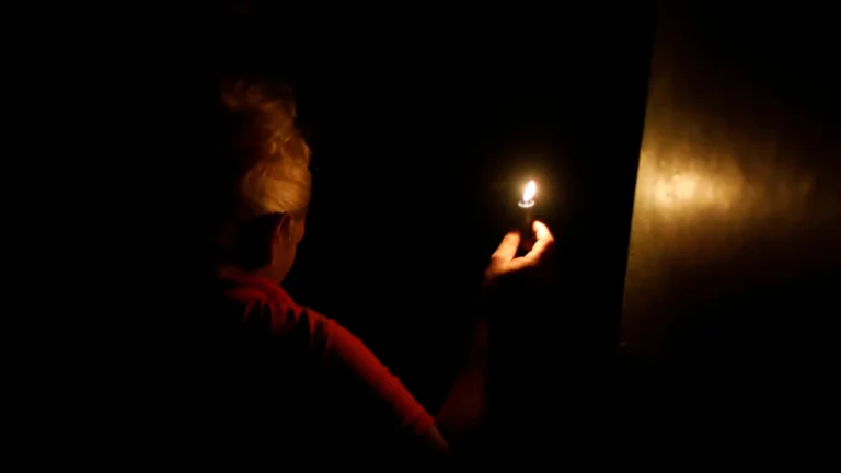 Irã prevê Ásia Ocidental ‘no escuro’ se EUA atingirem rede elétrica do país