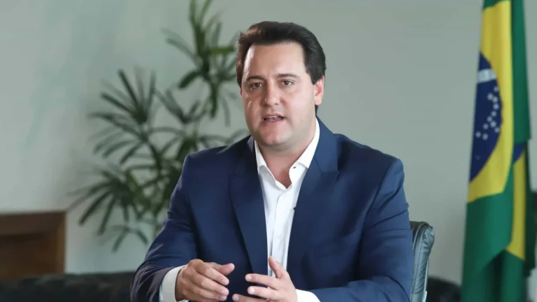 Ratinho Junior diz que foi difícil desistir da eleição presidencial e que busca sucessor no Paraná