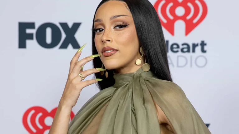 Doja Cat revela por que responde a haters nas redes