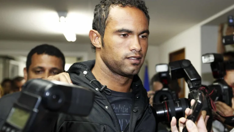 Goleiro Bruno é considerado foragido pela Justiça do Rio de Janeiro
