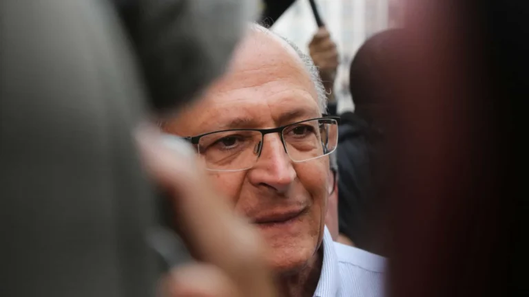 Governo prioriza abastecimento e segurar preço do diesel, diz Alckmin