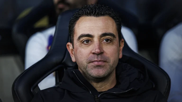 “Não volto ao Barcelona”. Xavi acusa clube de mentiras sobre Messi