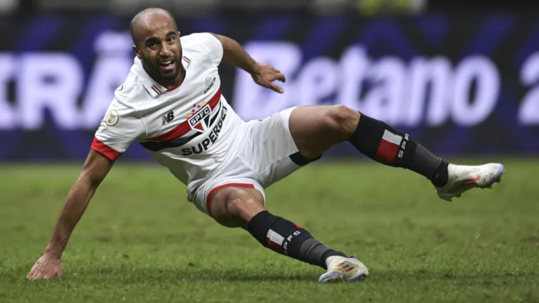Lucas Moura fratura costelas e revive ‘pesadelo’ de 2025 no São Paulo