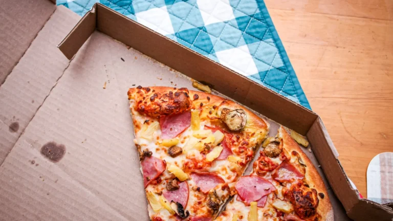 Dono de pizzaria diz não saber causa de intoxicação que matou mulher na Paraíba