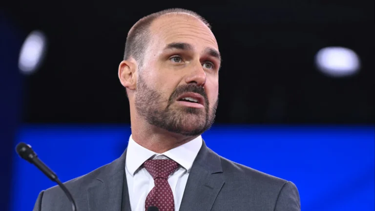 Vamos ter maioria no Senado e ‘impichar’ Alexandre de Moraes, diz Eduardo Bolsonaro nos EUA