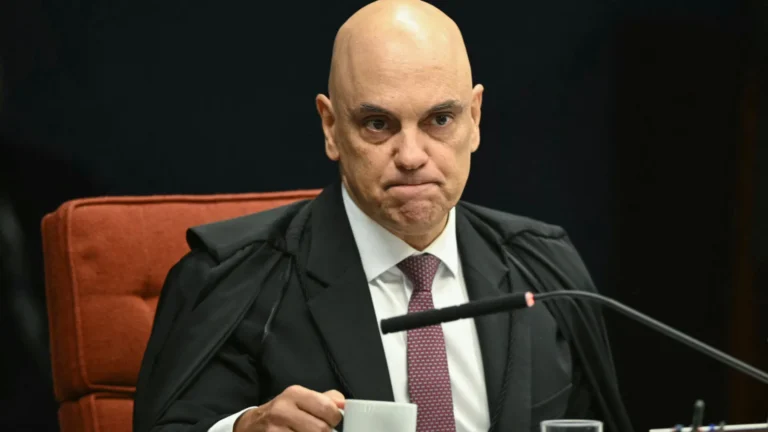 Moraes pede ao Itamaraty detalhes sobre agenda de assessor de Trump que quer visitar Bolsonaro