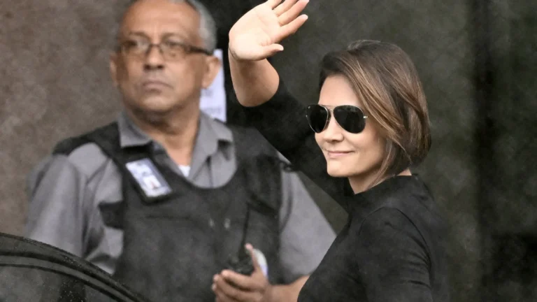 Moraes disse a Michelle que daria atenção especial a pedido de domiciliar a Bolsonaro na véspera da decisão