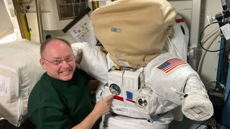 Astronauta em órbita deixou de conseguir falar; NASA não sabe motivo