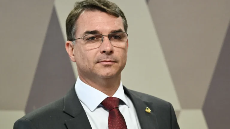 ‘Tem que virar a página da desconfiança com Michelle e Tarcísio’, diz Flávio Bolsonaro