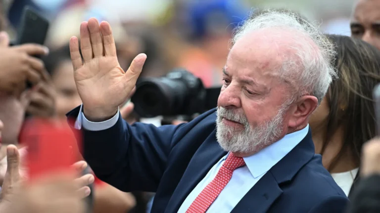 Lula defende fim da escala 6×1 e do jogo do tigrinho em discurso para eleitorado feminino na TV