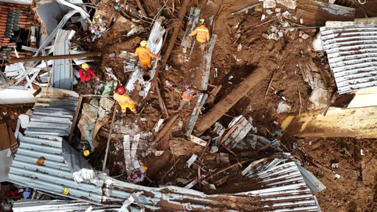 Após chuvas em MG, mortes passam de 70 em Juiz de Fora e Ubá