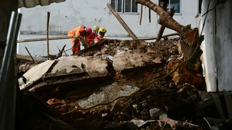 Bombeiros continuam buscas pela última pessoa ainda desaparecida em Ubá