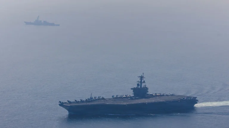 Irã diz ter atingido porta-aviões USS Abraham Lincoln, dos EUA