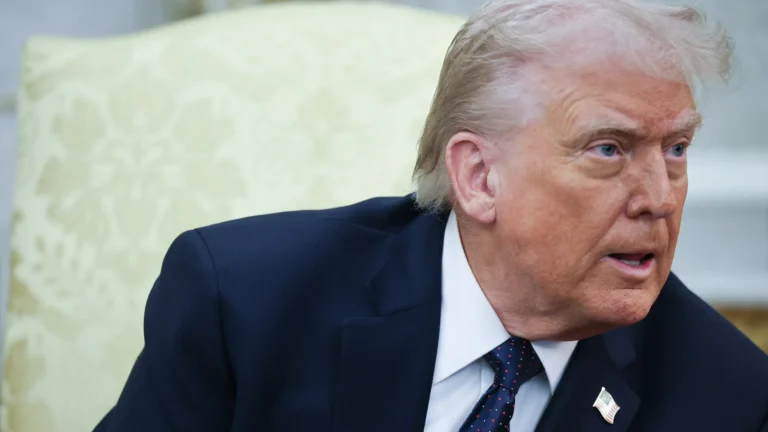 Com duas semanas de guerra, Trump insiste em Irã derrotado, mas conflito persiste