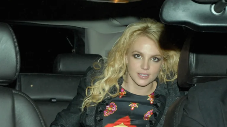 Britney Spears é presa na Califórnia por dirigir embriagada