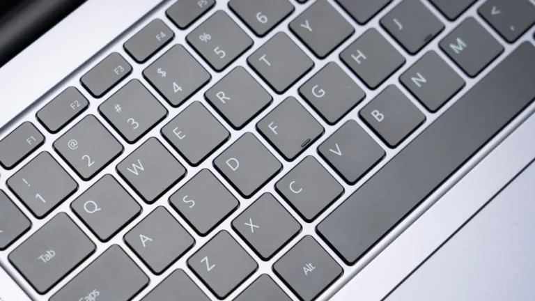 As teclas “F” e “J” do teclado são diferentes. Já pensou porquê?